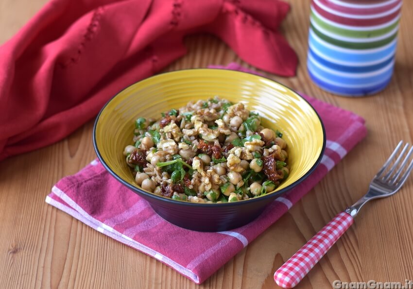 Farro con ceci e pomodori secchi