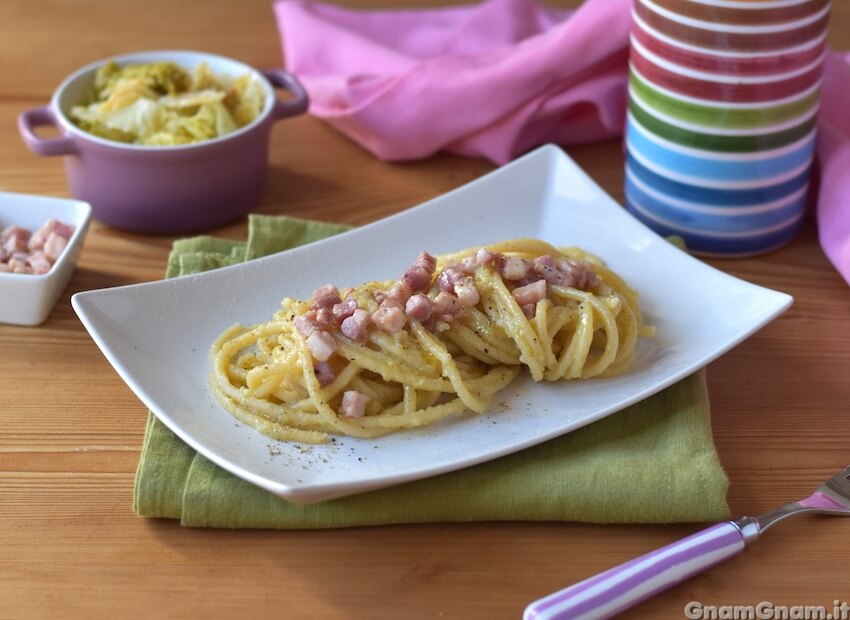 Pasta con crema di verza e pancetta