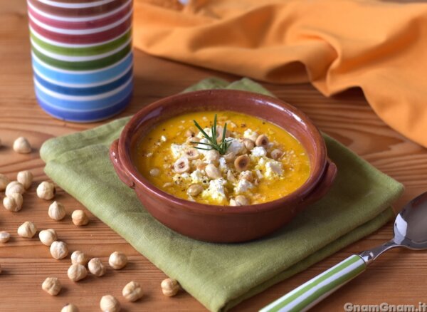 Vellutata di zucca feta e nocciole