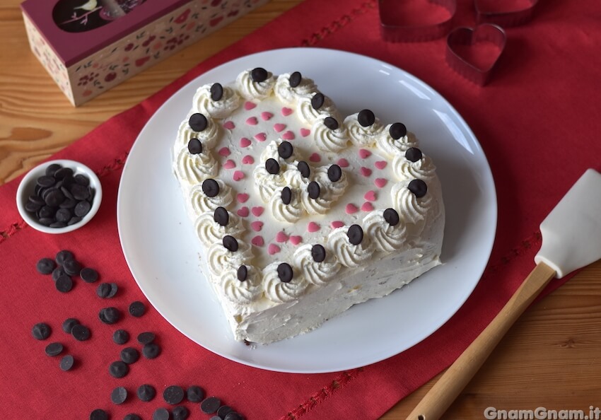 Torta a forma di cuore senza stampo